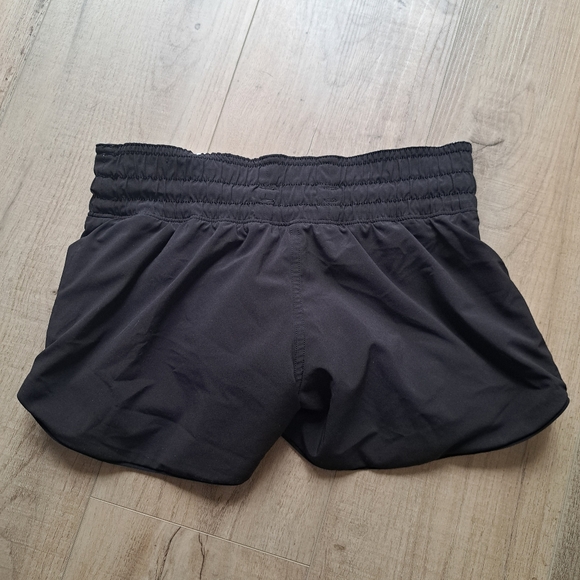 Lululemon Choose a Side Short *Reversible 3" - Picture 2 of 5
